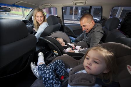 Fitting a child restraint 